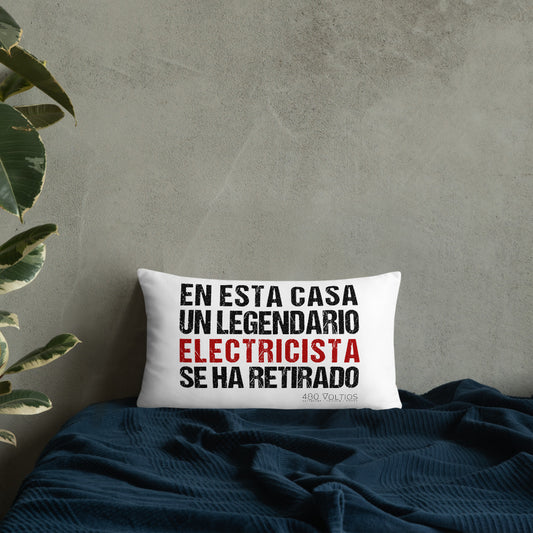 A Legendary Electrician is Retired Basic Pillow Spanish