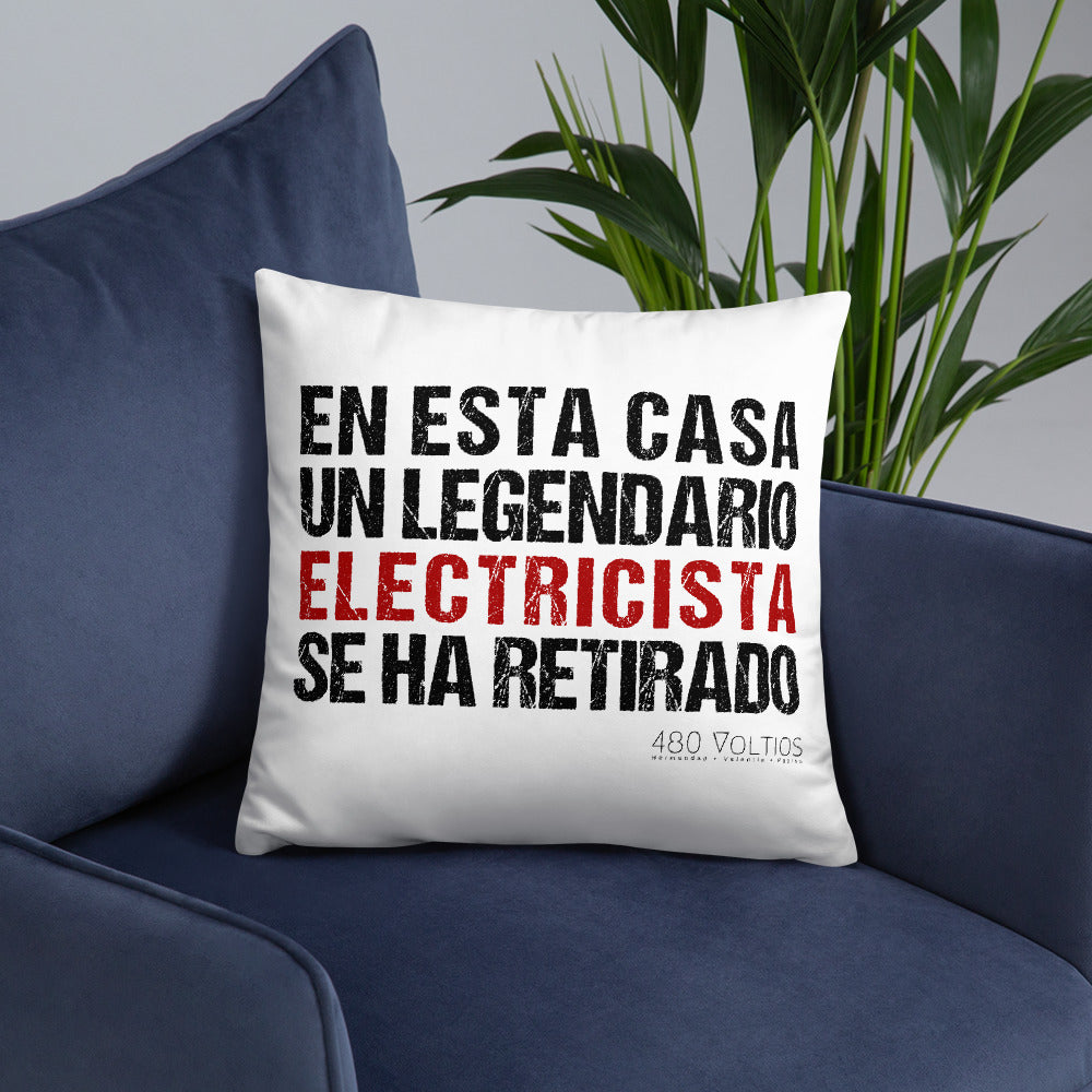 A Legendary Electrician is Retired Basic Pillow Spanish