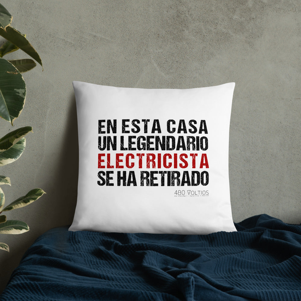 A Legendary Electrician is Retired Basic Pillow Spanish