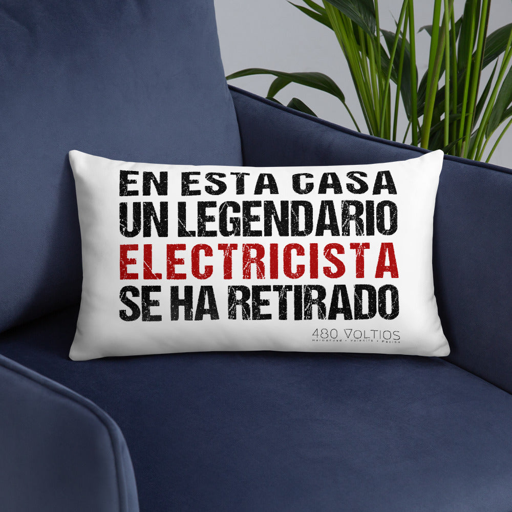 A Legendary Electrician is Retired Basic Pillow Spanish