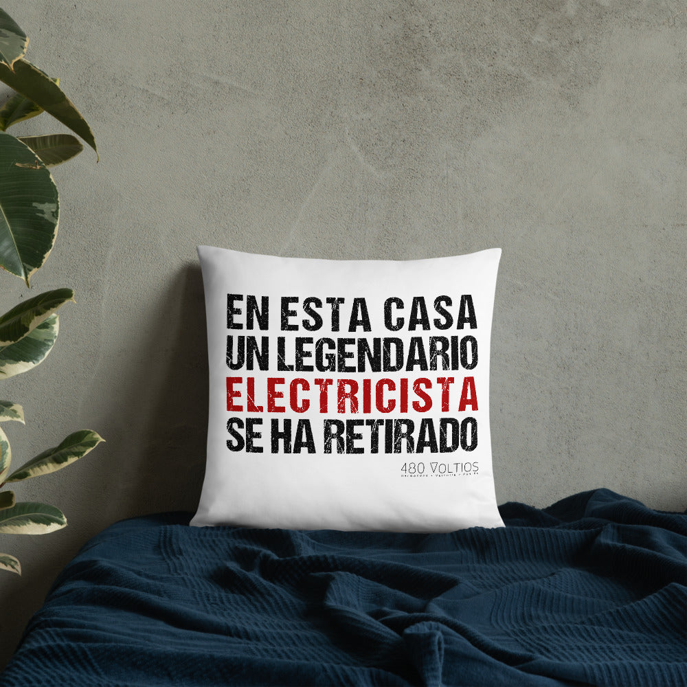 A Legendary Electrician is Retired Basic Pillow Spanish