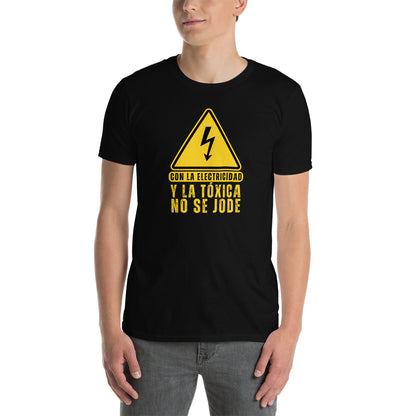 The Toxic Electrician's Wife T-shirt Spanish